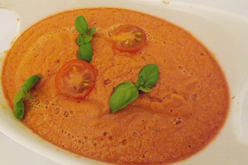 Raw paradajková polievka